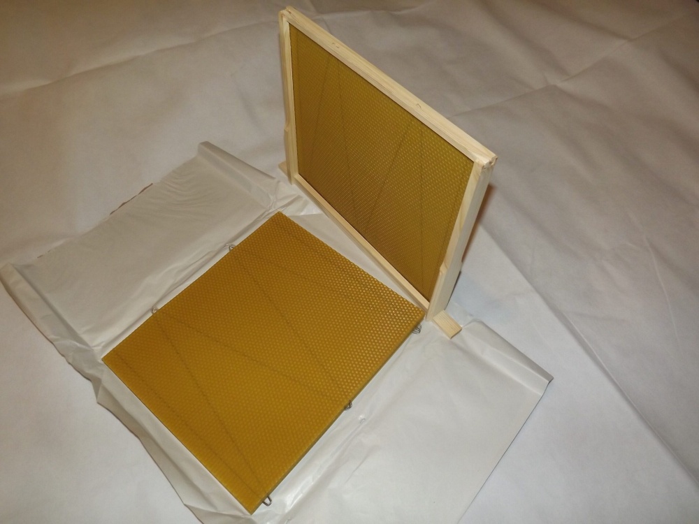 Wired 14x12'' Beeswax Foundation - 10 sheets